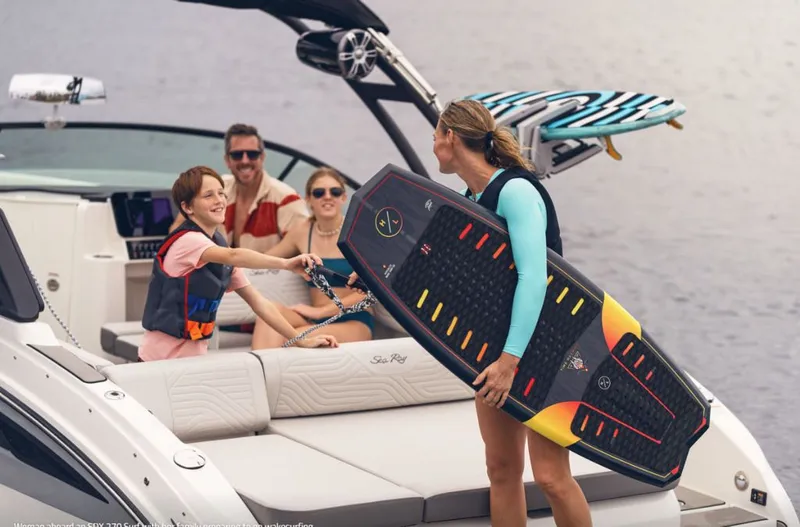 Slide: The Image of Sea Ray 270 SDX Surf 2026 - 22