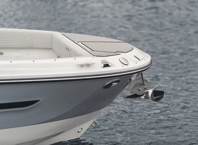 Slide: The Image of Sea Ray 270 SDX Surf 2026 - 23