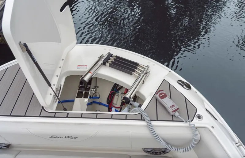 Slide: The Image of Sea Ray 270 SDX Surf 2026 - 6