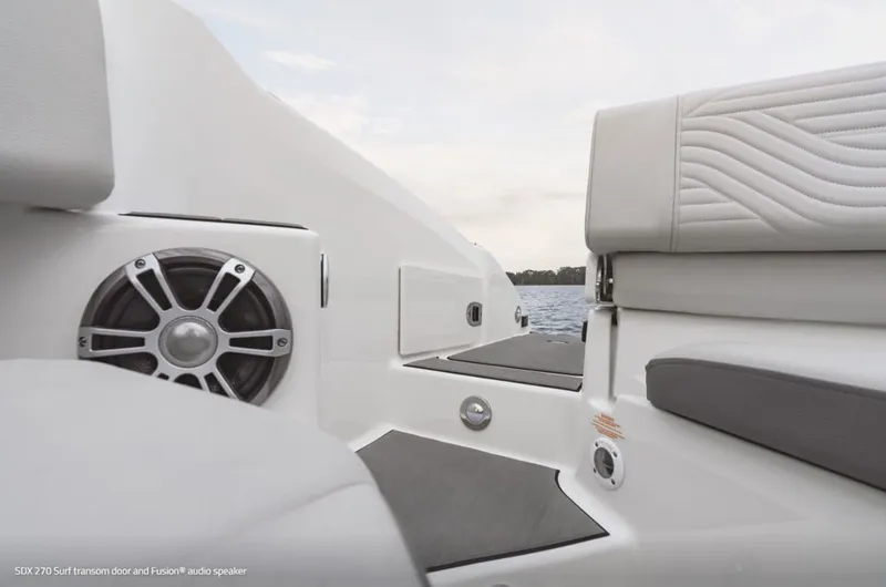 Slide: The Image of Sea Ray 270 SDX Surf 2026 - 7