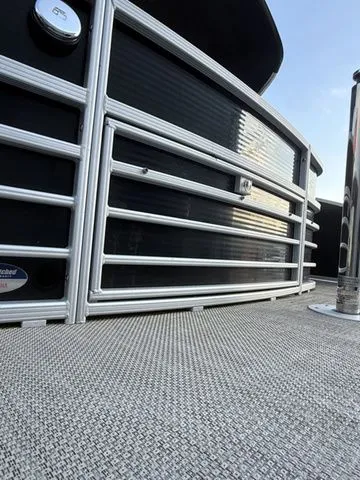 Slide: The Image of Bennington 2550 RCL 2015 - 14