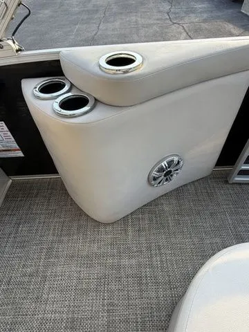 Slide: The Image of Bennington 2550 RCL 2015 - 17