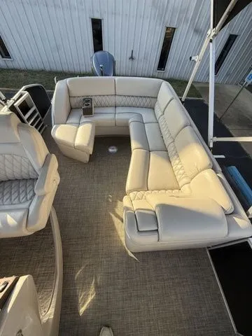 Slide: The Image of Bennington 2550 RCL 2015 - 6