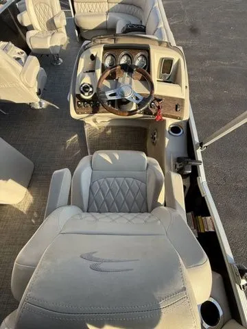 Slide: The Image of Bennington 2550 RCL 2015 - 7