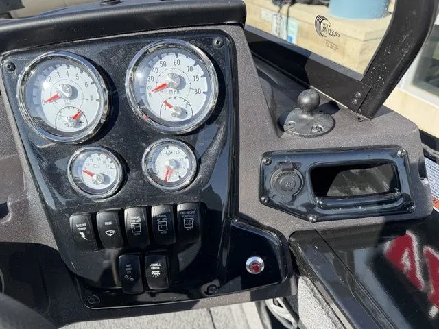 Slide: The Image of Tracker Targa V-18 WT 2023 - 11