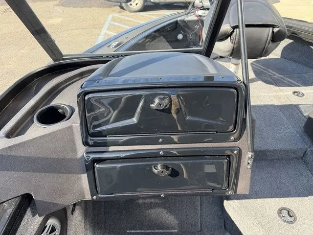 Slide: The Image of Tracker Targa V-18 WT 2023 - 12