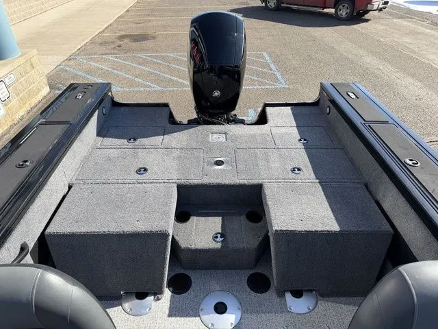 Slide: The Image of Tracker Targa V-18 WT 2023 - 16