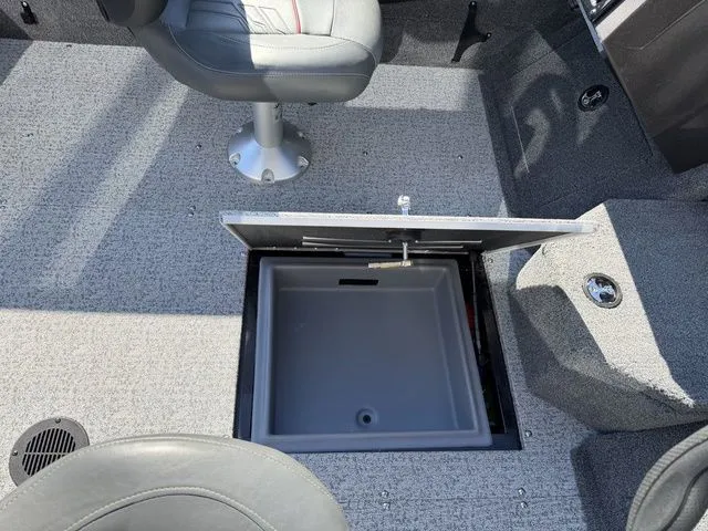 Slide: The Image of Tracker Targa V-18 WT 2023 - 29