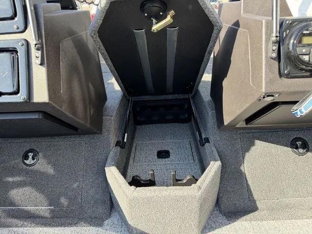 Slide: The Image of Tracker Targa V-18 WT 2023 - 32