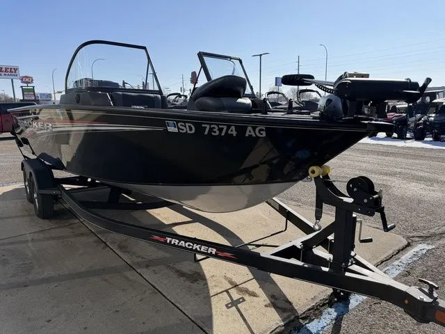 Slide: The Image of Tracker Targa V-18 WT 2023 - 4