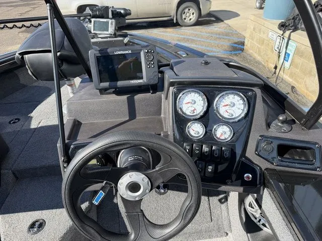 Slide: The Image of Tracker Targa V-18 WT 2023 - 8