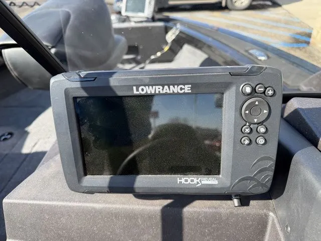 Slide: The Image of Tracker Targa V-18 WT 2023 - 9