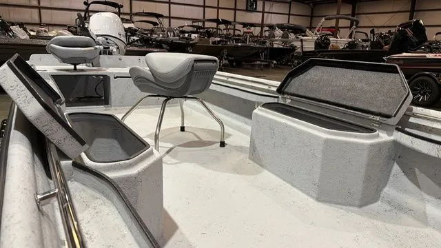 Slide: The Image of Supreme S52 W/Tohatsu 40 Jet 2026 - 13