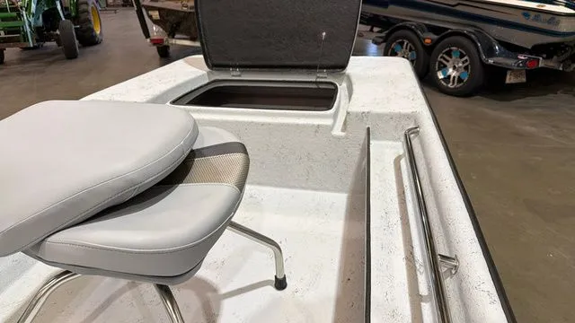 Slide: The Image of Supreme S52 W/Tohatsu 40 Jet 2026 - 14