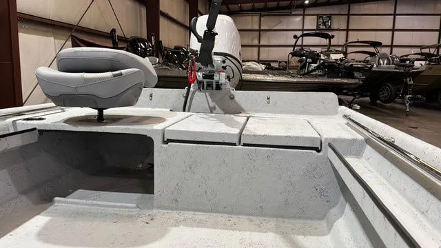 Slide: The Image of Supreme S52 W/Tohatsu 40 Jet 2026 - 9