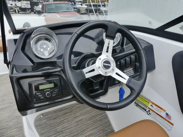 Slide: The Image of Glastron GX 215 2022 - 10