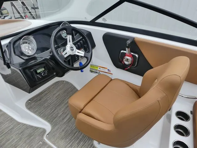 Slide: The Image of Glastron GX 215 2022 - 11