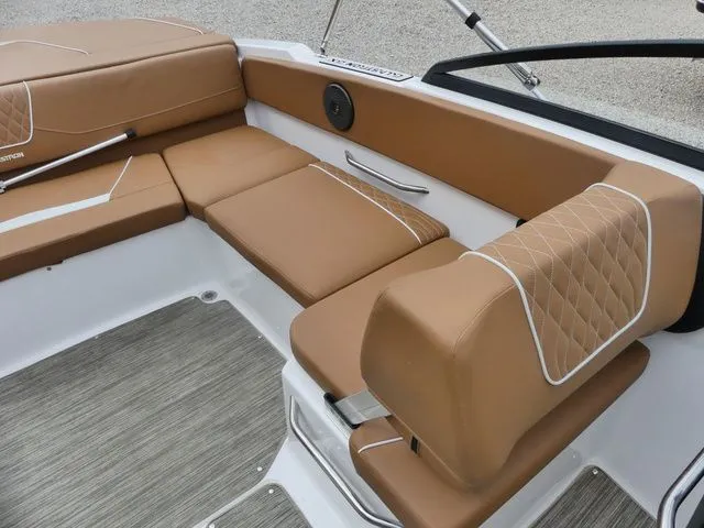 Slide: The Image of Glastron GX 215 2022 - 13