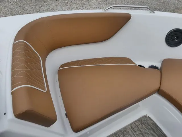 Slide: The Image of Glastron GX 215 2022 - 17