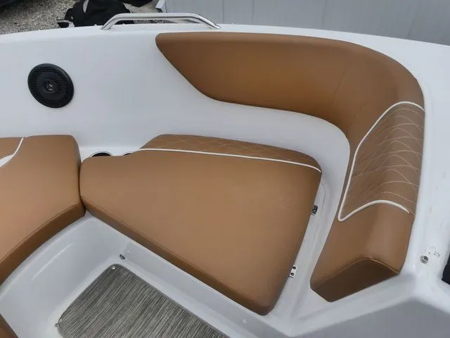 Slide: The Image of Glastron GX 215 2022 - 18