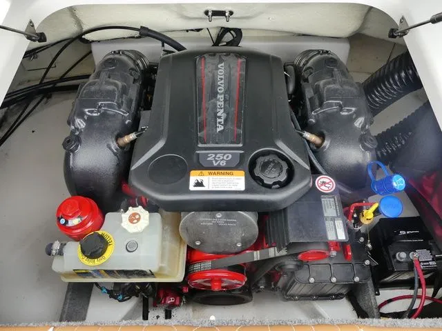 Slide: The Image of Glastron GX 215 2022 - 20