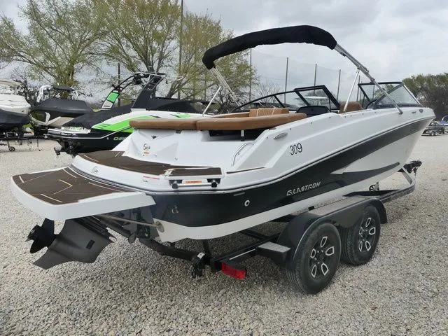 Slide: The Image of Glastron GX 215 2022 - 5