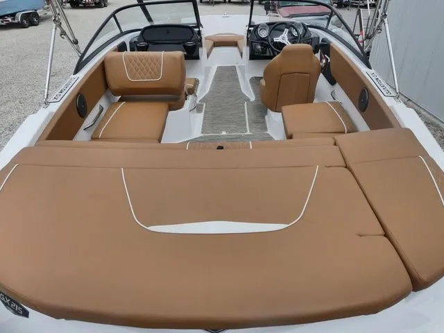 Slide: The Image of Glastron GX 215 2022 - 9