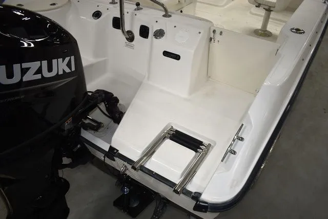 Slide: The Image of Boston Whaler 210 Ventura Dual Console 2003 - 18