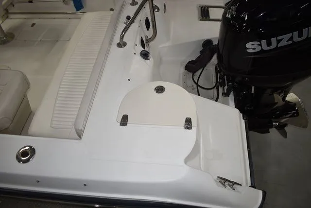 Slide: The Image of Boston Whaler 210 Ventura Dual Console 2003 - 33