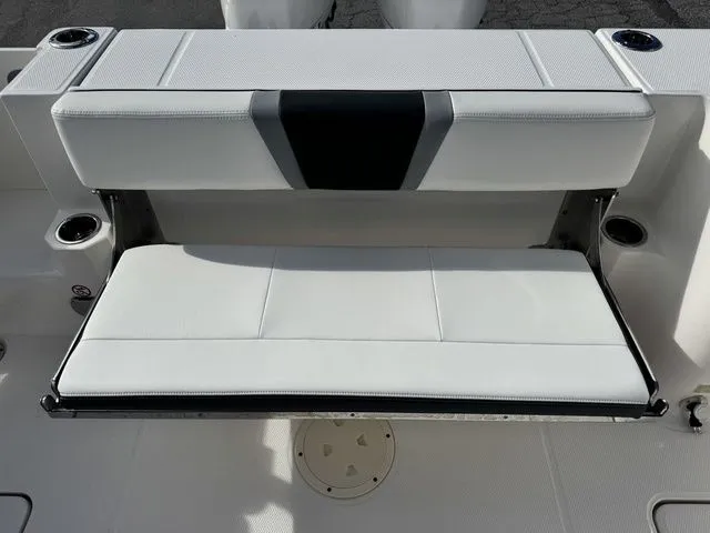 Slide: The Image of Robalo R270 Center Console 2024 - 13