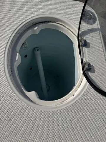 Slide: The Image of Robalo R270 Center Console 2024 - 14