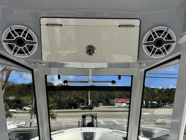 Slide: The Image of Robalo R270 Center Console 2024 - 19