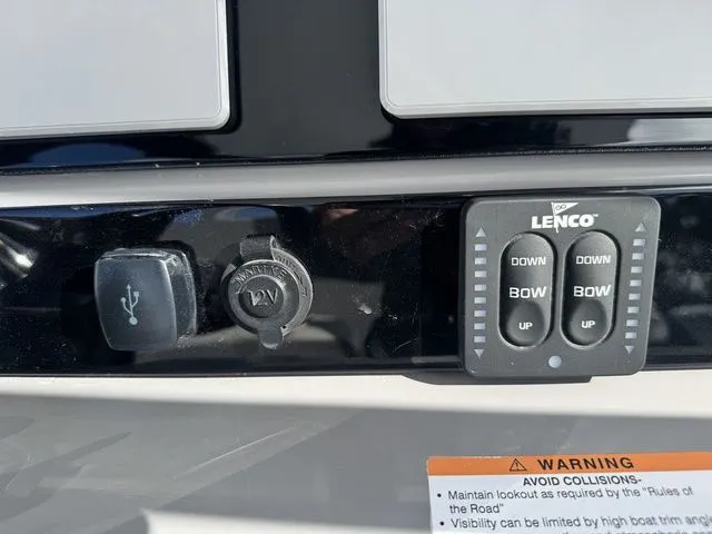 Slide: The Image of Robalo R270 Center Console 2024 - 22