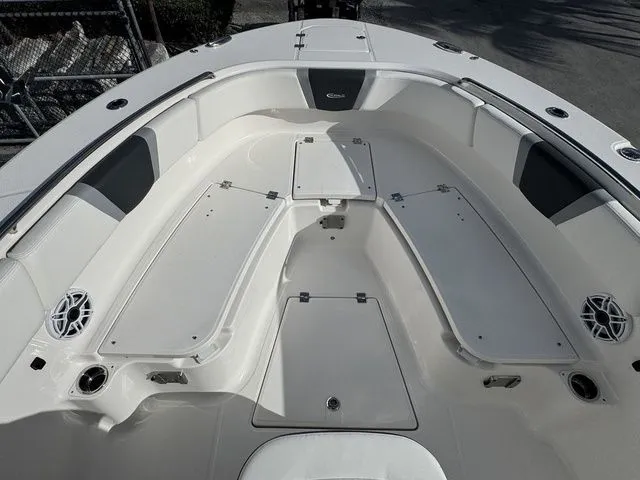 Slide: The Image of Robalo R270 Center Console 2024 - 27
