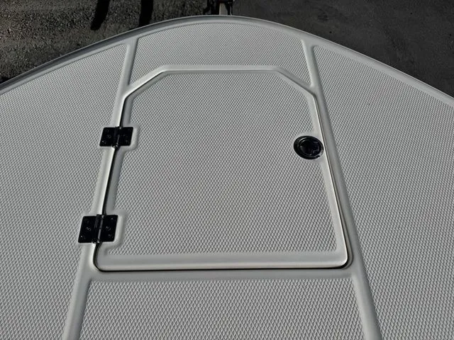 Slide: The Image of Robalo R270 Center Console 2024 - 29