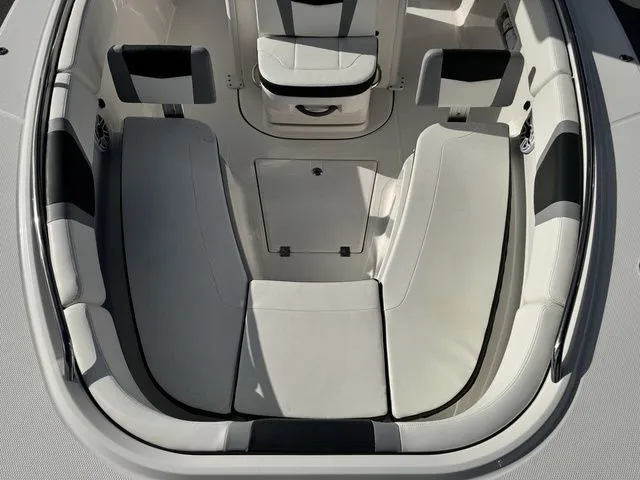 Slide: The Image of Robalo R270 Center Console 2024 - 32