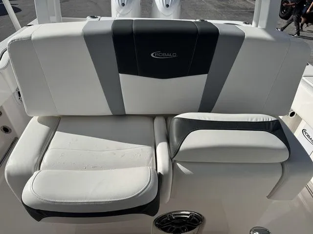 Slide: The Image of Robalo R270 Center Console 2024 - 37