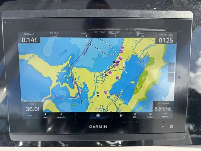 Slide: The Image of Robalo R270 Center Console 2024 - 40