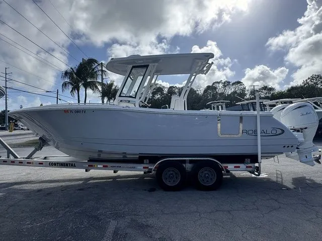 Slide: The Image of Robalo R270 Center Console 2024 - 6