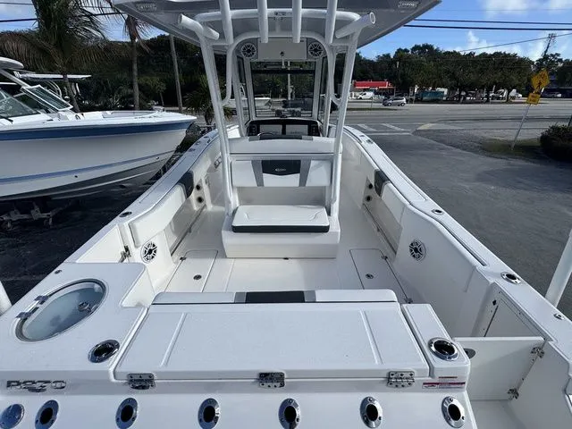 Slide: The Image of Robalo R270 Center Console 2024 - 7