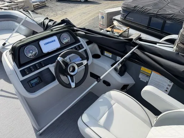 Slide: The Image of Godfrey Sweetwater 2286 SFL - Yamaha 250 SHO 2026 - 10