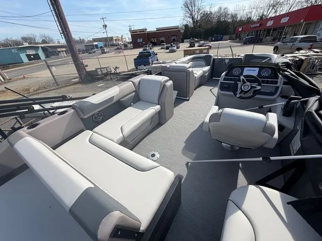 Slide: The Image of Godfrey Sweetwater 2286 SFL - Yamaha 250 SHO 2026 - 11