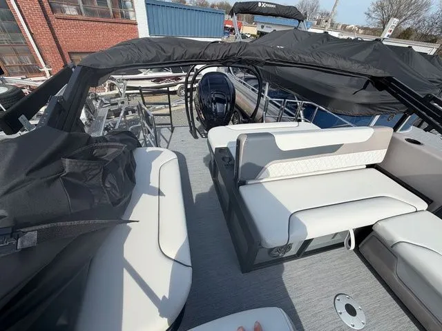 Slide: The Image of Godfrey Sweetwater 2286 SFL - Yamaha 250 SHO 2026 - 12