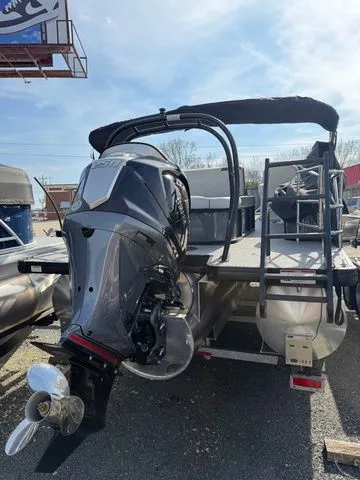 Slide: The Image of Godfrey Sweetwater 2286 SFL - Yamaha 250 SHO 2026 - 3