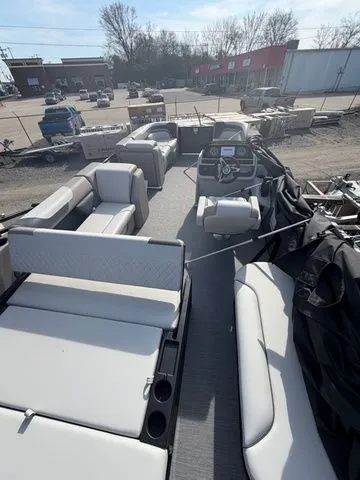 Slide: The Image of Godfrey Sweetwater 2286 SFL - Yamaha 250 SHO 2026 - 8