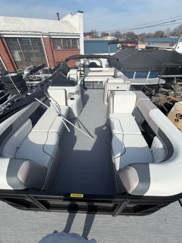 Slide: The Image of Godfrey Sweetwater 2286 SFL - Yamaha 250 SHO 2026 - 9