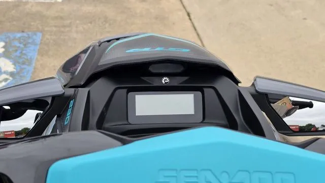 Slide: The Image of Sea-Doo GTR 230 2026 - 16