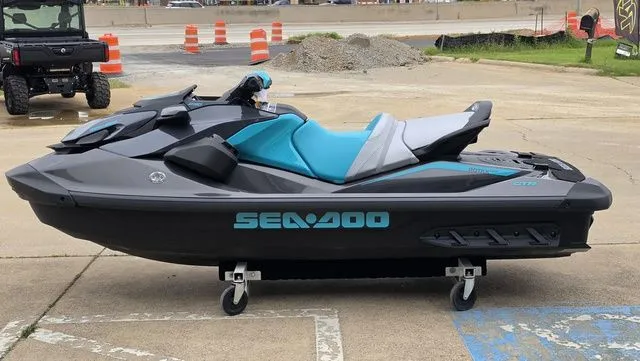 Slide: The Image of Sea-Doo GTR 230 2026 - 8
