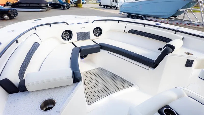 Slide: The Image of Tidewater 282 CC Adventure 2026 - 22