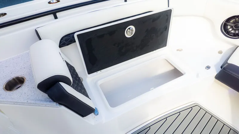 Slide: The Image of Tidewater 282 CC Adventure 2026 - 24